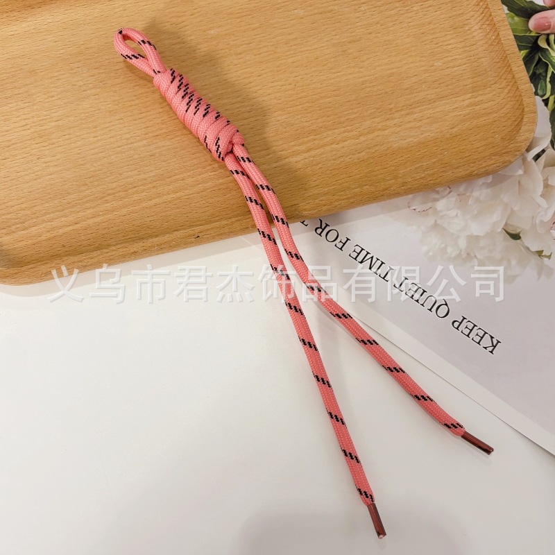 編みカバンのストラップの螺旋の結び紐のiuは鍵のボタンのネットの赤い色の結びの縄の装飾の部品を結びます。