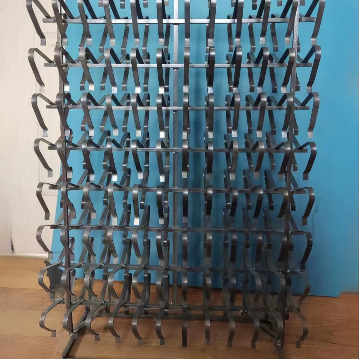 Производитель рекомендует крепления для металлических поверхностей, подвесные крепления из анодированного титана, подвесные крепления с гальваническим покрытием, типы отверстий.