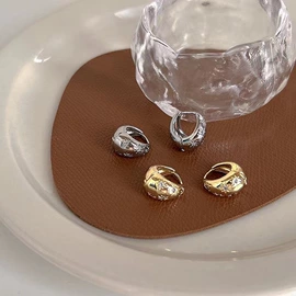 项链;耳钉;耳环