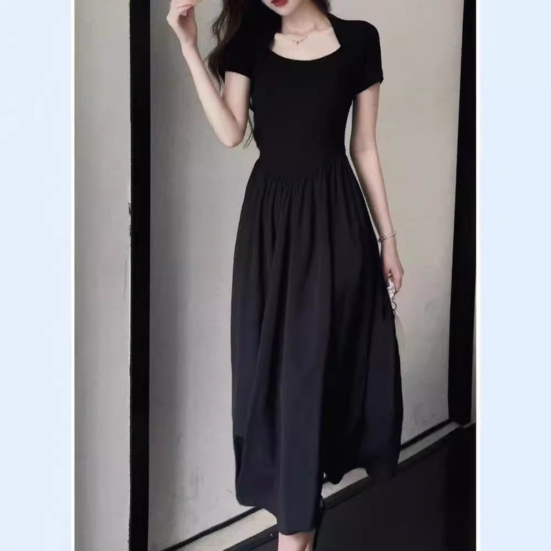 Black Hepburn Short-Sleeved Dress with French Style, 2026 Summer New Square-Neck Dress, High-End Long Dress for Socialites