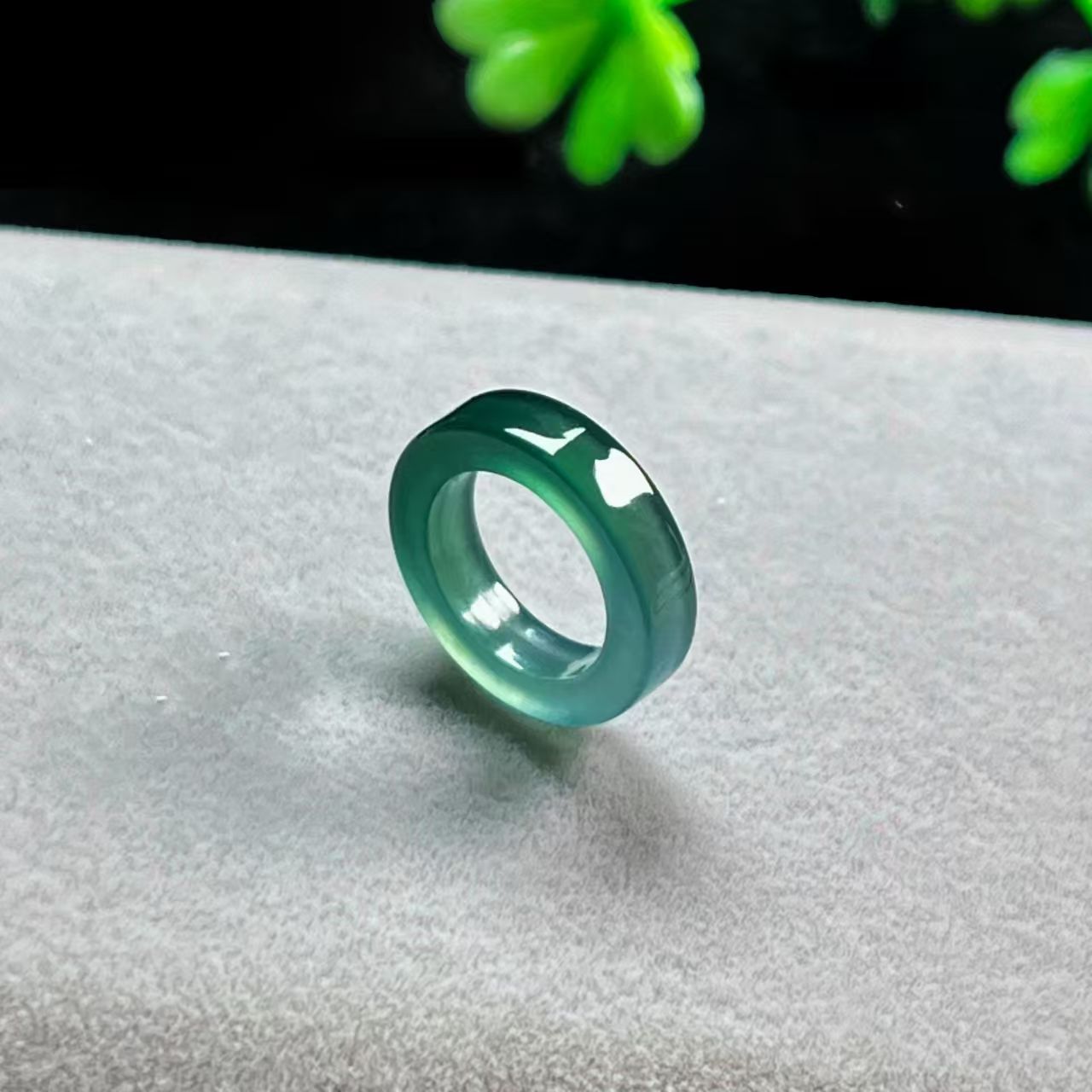 고품질 높은 아이스 블루 그린 러닝 링 도매 A 상품 천연 옥 러닝 링 광장 행인 옥 전송 비즈