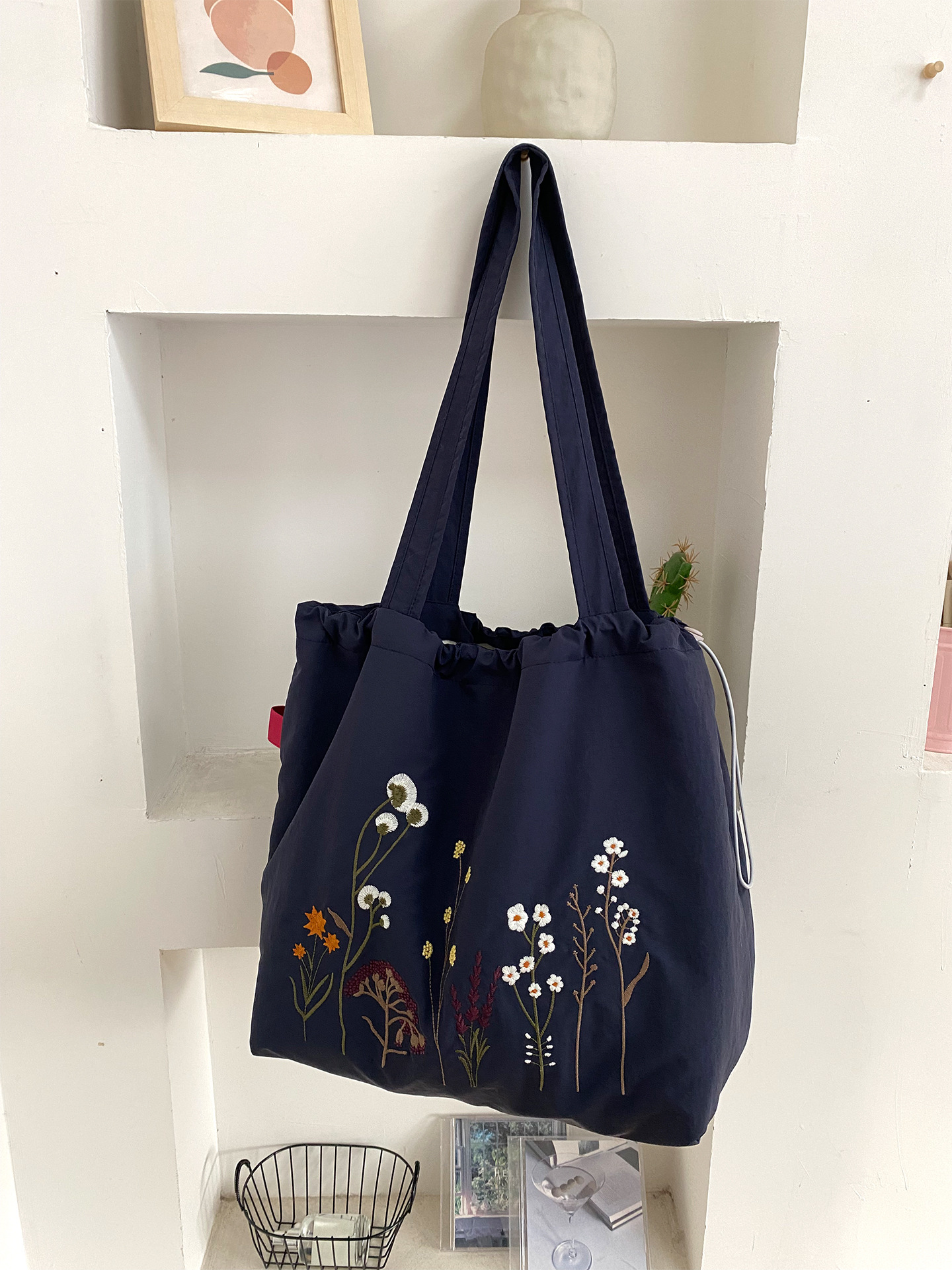 韓国版の新型アルファベットのプリントの包みの女性の大容量のナイロンのショルダーバッグ