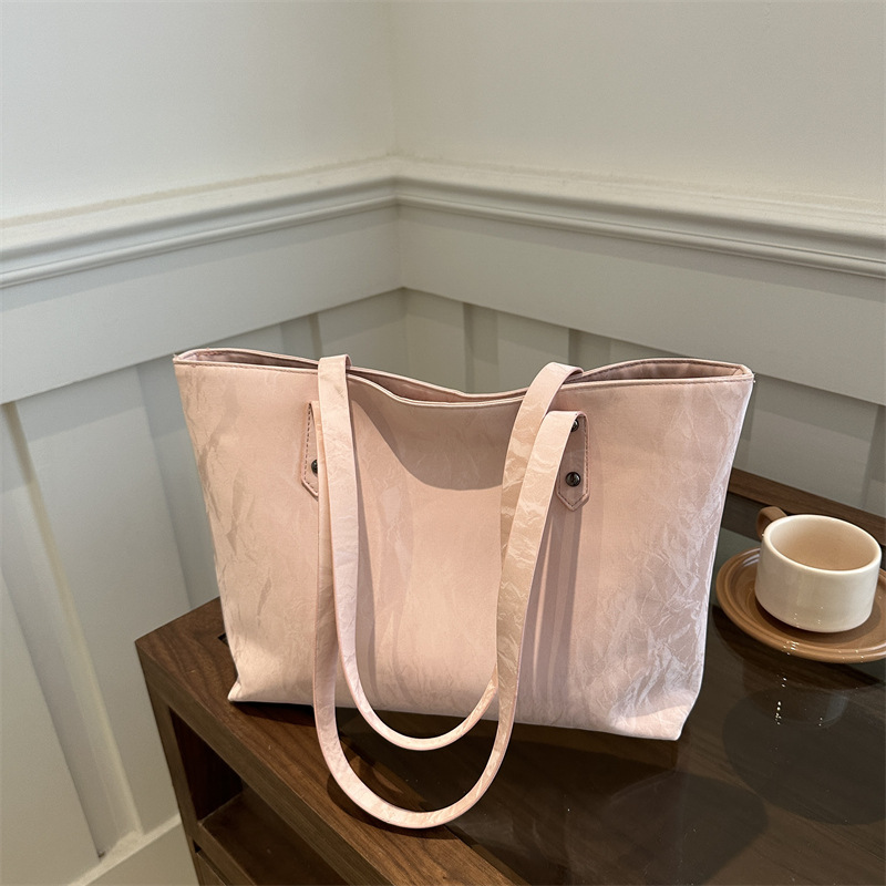 Bolsa de viaje de ocio, bolsa de moda simple de gran capacidad para mujeres, 2024 nuevo bolso de hombro de moda a principios de otoño