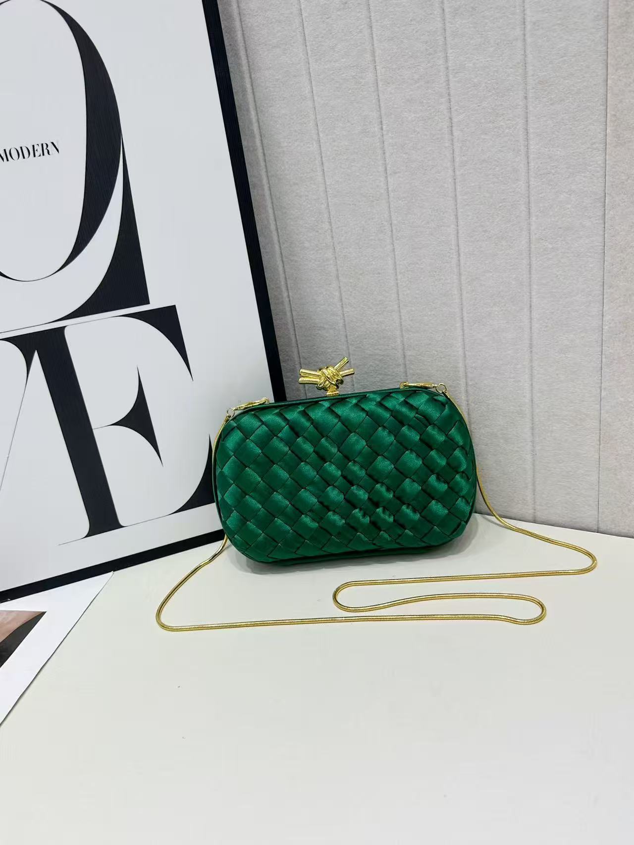 에메랄드(비단옷감)