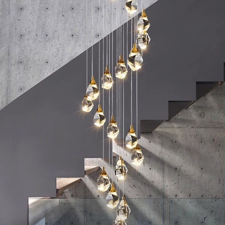 Lámpara de lujo lujosa moderna lámpara de cristal de ángulo de diamante lámpara de cristal escalera de piso vacío villa complejo hielo atmósfera luz larga sala de estar