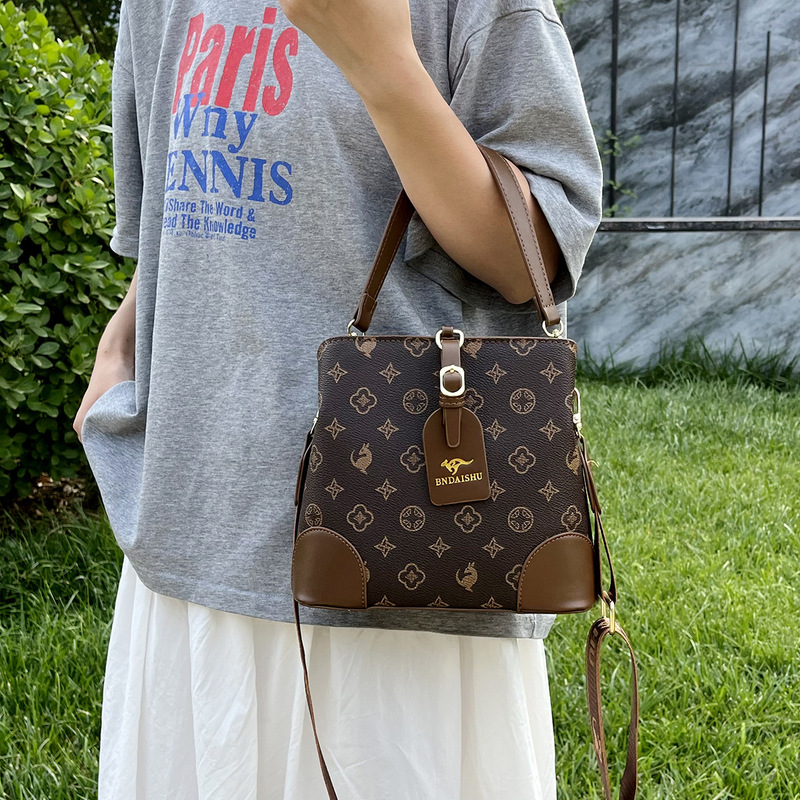 New Printed Bucket Bag for Women, High-End Retro Shoulder Bag, Niche Large-Capacity Color-Blocking Commuter Handbag New Printed Bucket Bag for Women, High-End Retro Shoulder Bag, Niche Large-Capacity Color-Blocking Commuter Handbag