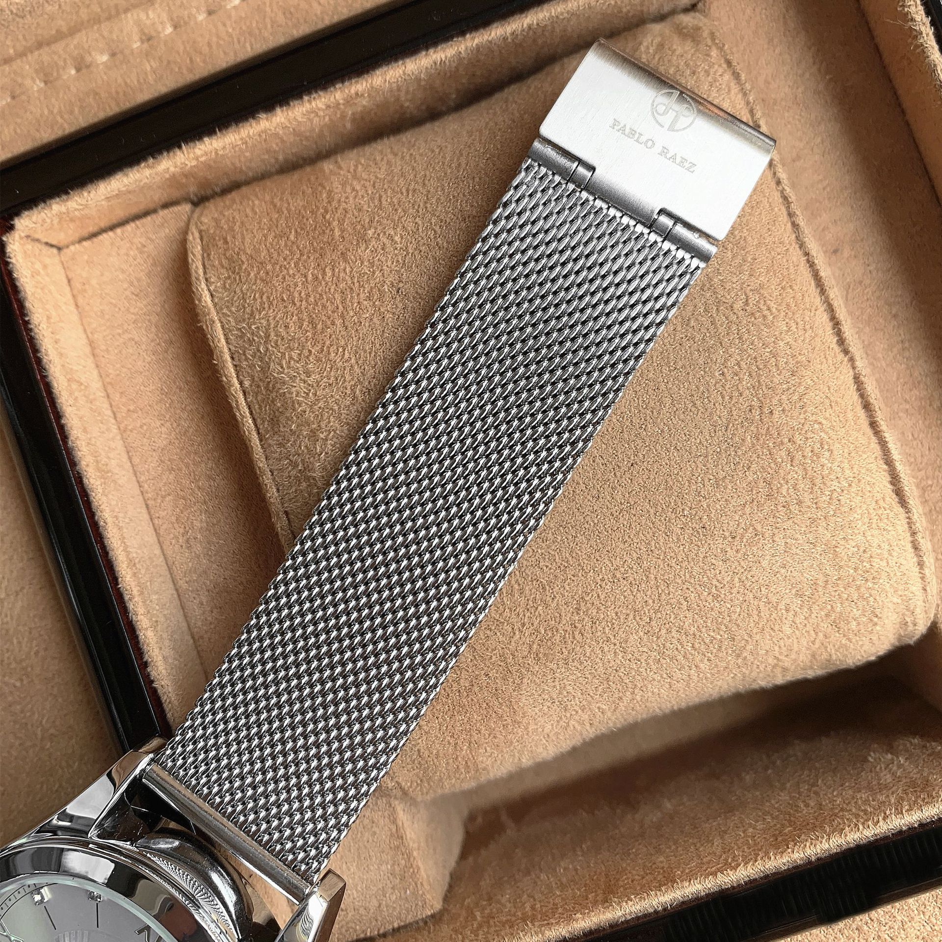 Douyin live broadcast popular men's high-quality stainless steel watches with good looks and cross-border e-commerce hosting and wholesale delivery_voghion.com