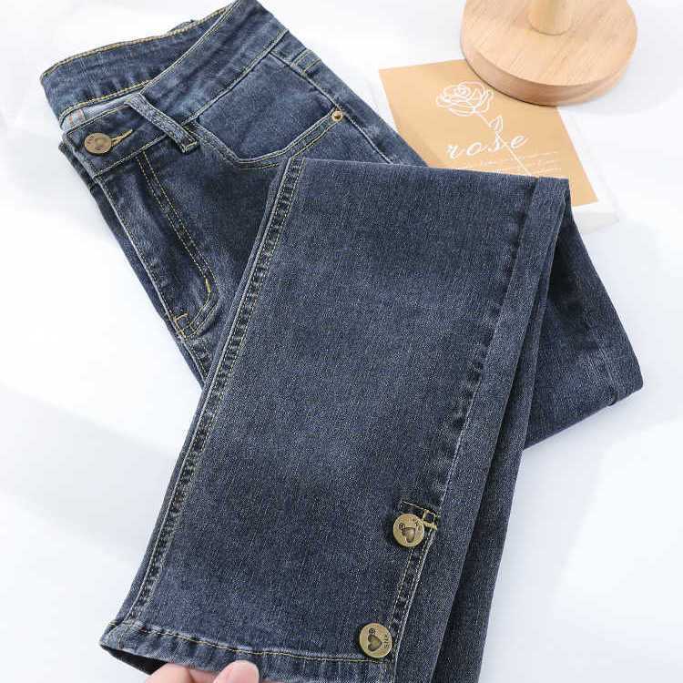 Calça jeans reta feminina – Novidade primavera/outono 2025: calça cinza-azulada com botões, cintura alta, corte justo e comprimento na panturrilha, ideal para mulheres mais baixas