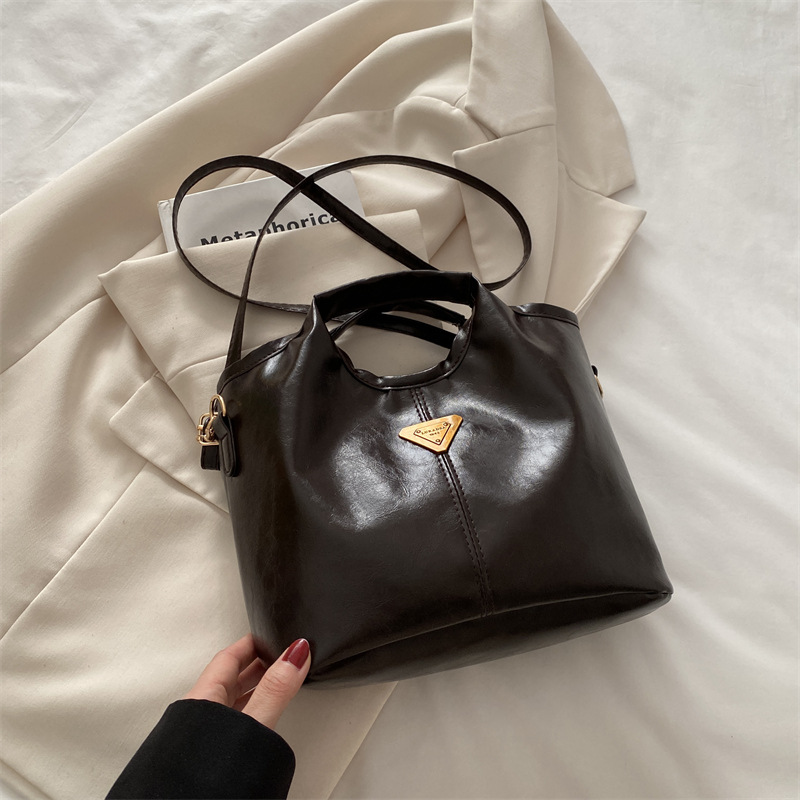 Otoño y invierno coreanos de alta calidad retro aceite de cera de cuero de moda bolso de mano nuevo estilo simple viaje mochila bolso de hombro