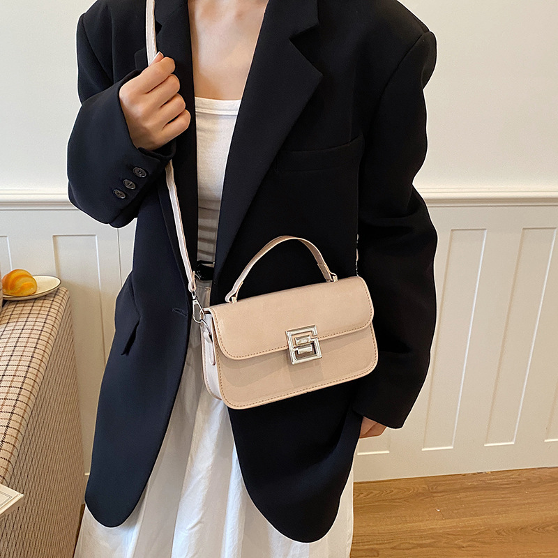 Moda 2026 nuevo retro bolso de hombro bajo la braza, bolso cuadrado de primavera y verano para mujeres, bolso de transporte ocio de estilo extranjero