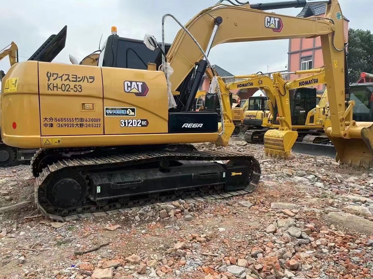 Exportaciones nacionales y extranjeras de segunda mano Komatsu120 Komatsu130 SanY135 Carter312 excavadora para enviar martillo de trituración