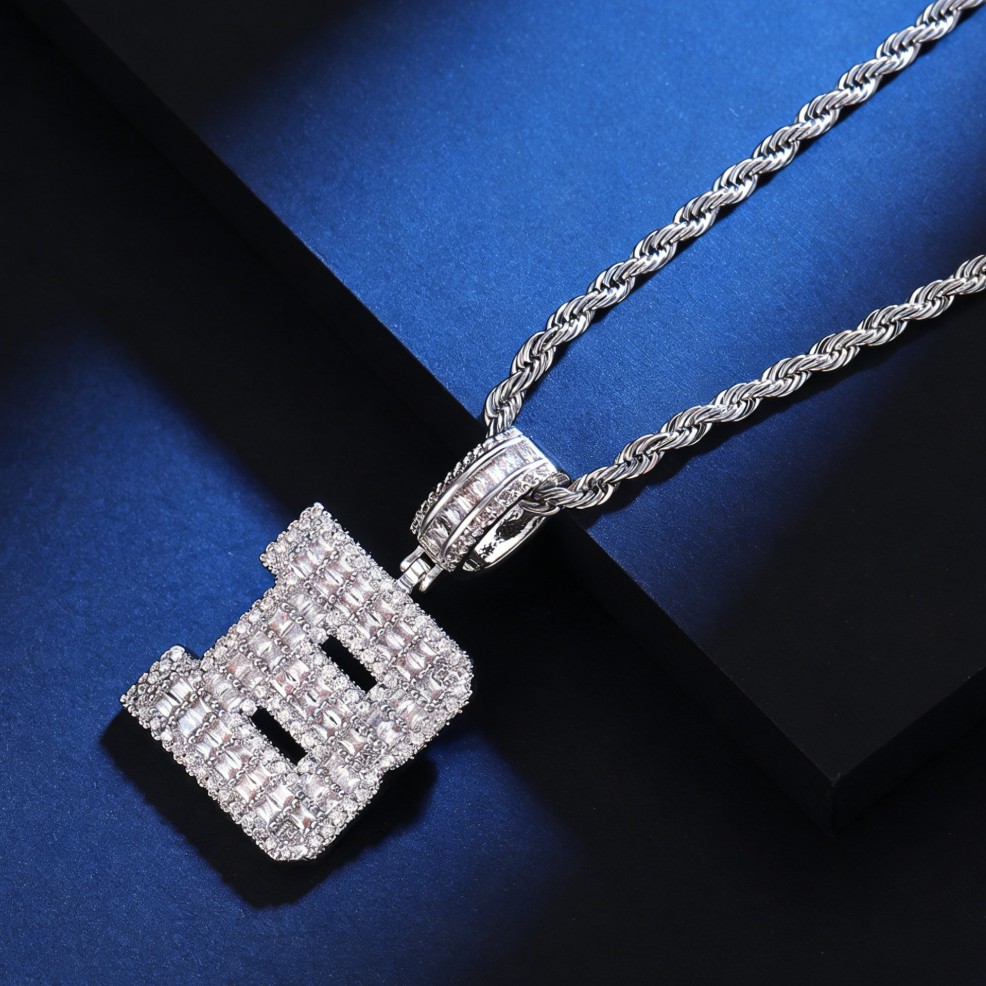 Europa y los Estados Unidos nuevos collares de letras cuadradas de zircon 26 letras colgantes de letras inglesas joyas de moda para hombres y mujeres al por mayor