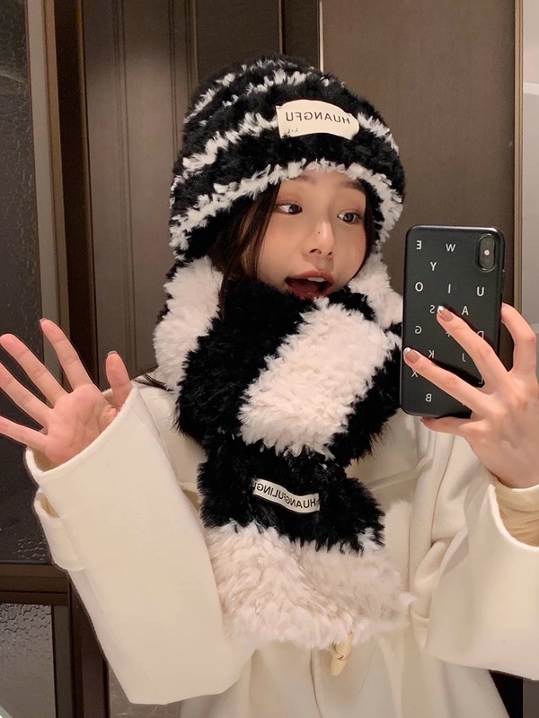 韓国版の白黒のストライプのニットの毛の帽子の子供の冬の百合は顔の小さい保温の耳の帽子の毛糸の帽子を現します。|undefined