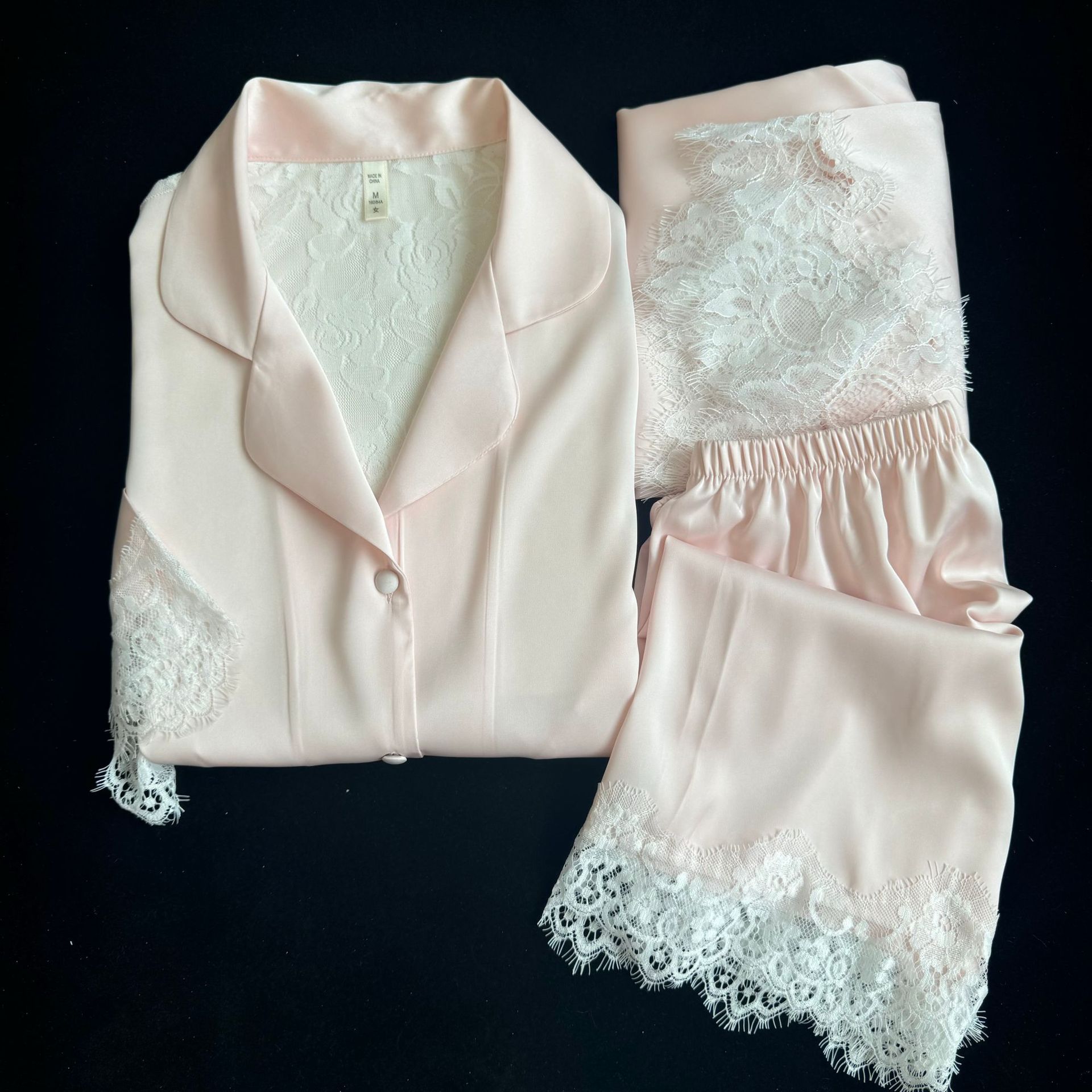 새로운 프랑스 스타일 잠옷 여성 아이스 실크 봄과 여름 레이스 3 피스 세트 라이트 럭셔리 우아한 의상 홈 의류