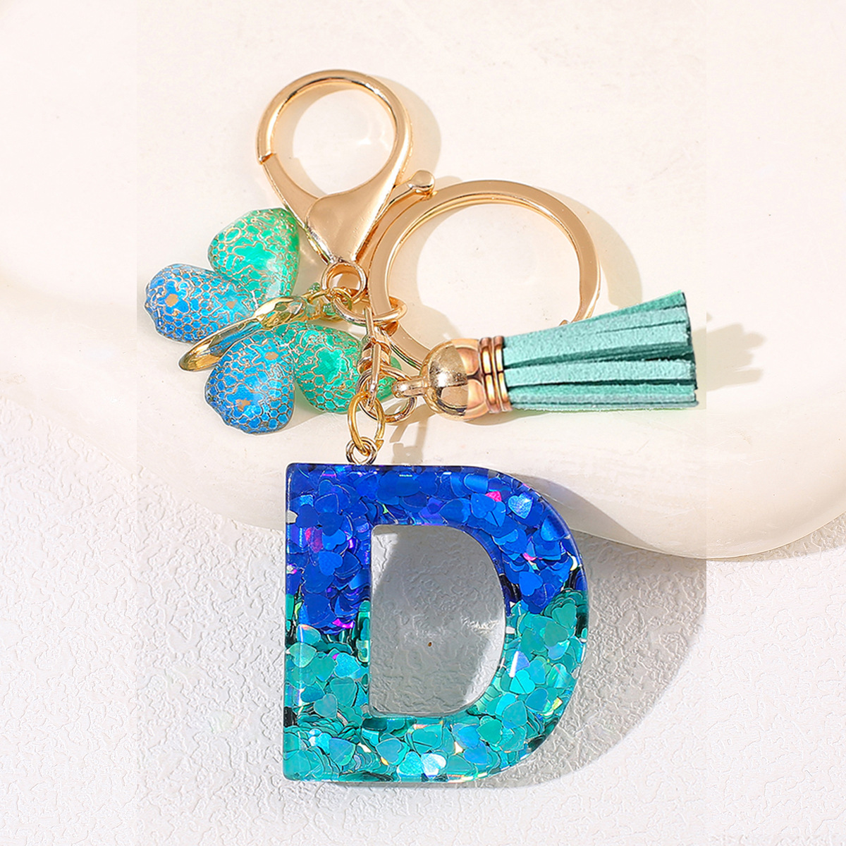 Amazon 26 letras llaveros bolsos damas colgantes colgantes sequillas letras bordas mariposa llaveros