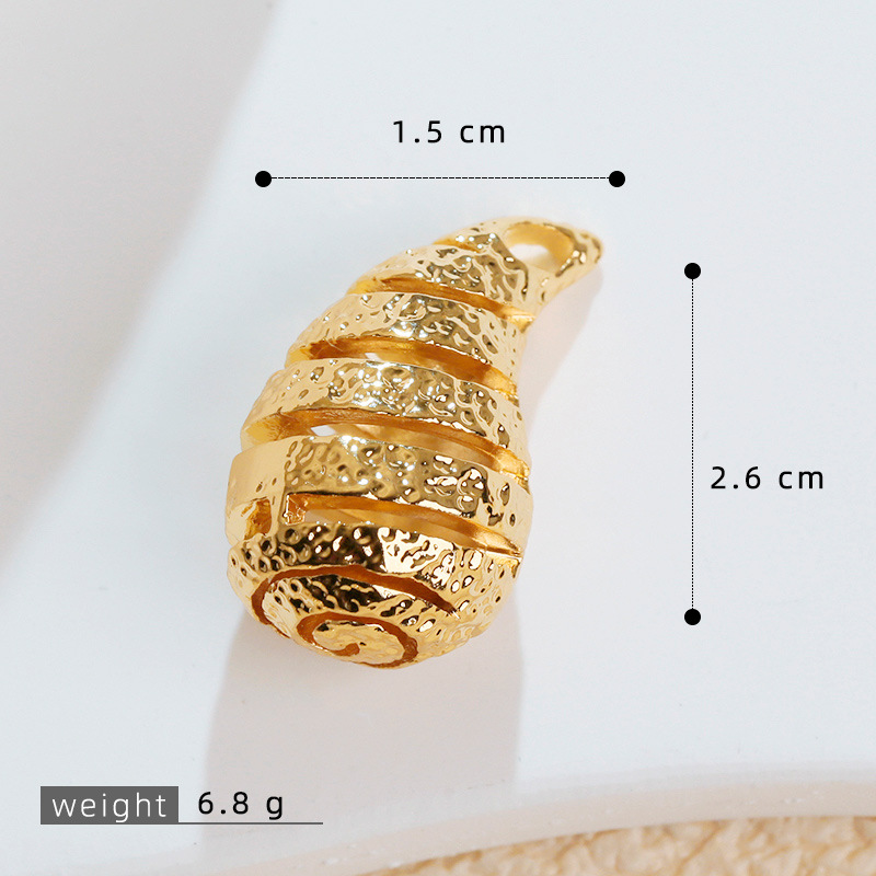 Europa y los Estados Unidos espiral gota de cobre micro incrustación 18K oro chapado retro simple moda transfronteriza colgante de collar de venta caliente de mujer