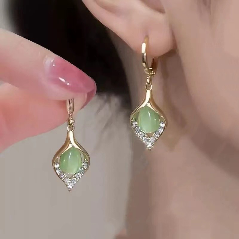 Elegant earrings drop-shaped