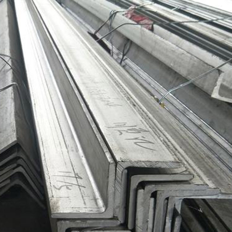 厂家镀锌角钢 等边折弯角钢50*5角钢冲孔焊接镀锌三角钢可定制