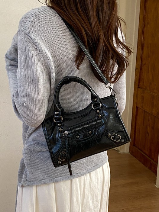 High-end sensitividad portátil clavos locomotora almohada bolso para mujeres 2026 nuevo cross-border fresco bolso de hombro de estilo de mujer