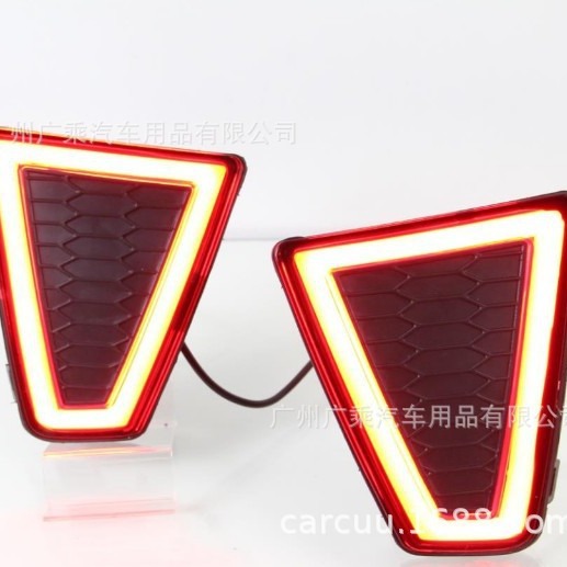 Adecuado para 14-15-17-18 Honda Fit parachoques trasero luz versión doméstica versión americana ajuste luz de freno