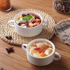 陶磁器の両耳のスープの杯は卵の碗の甘いものを蒸します。