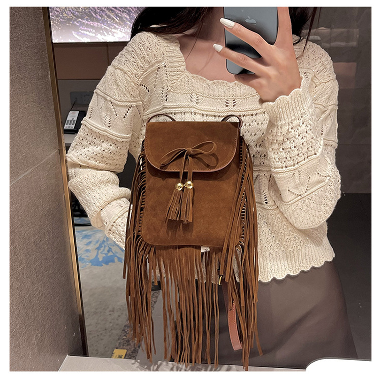 Women's Small Pu Leather Solid Color Classic Style Tassel Square Magnetic Buckle Crossbody Bag display picture 3