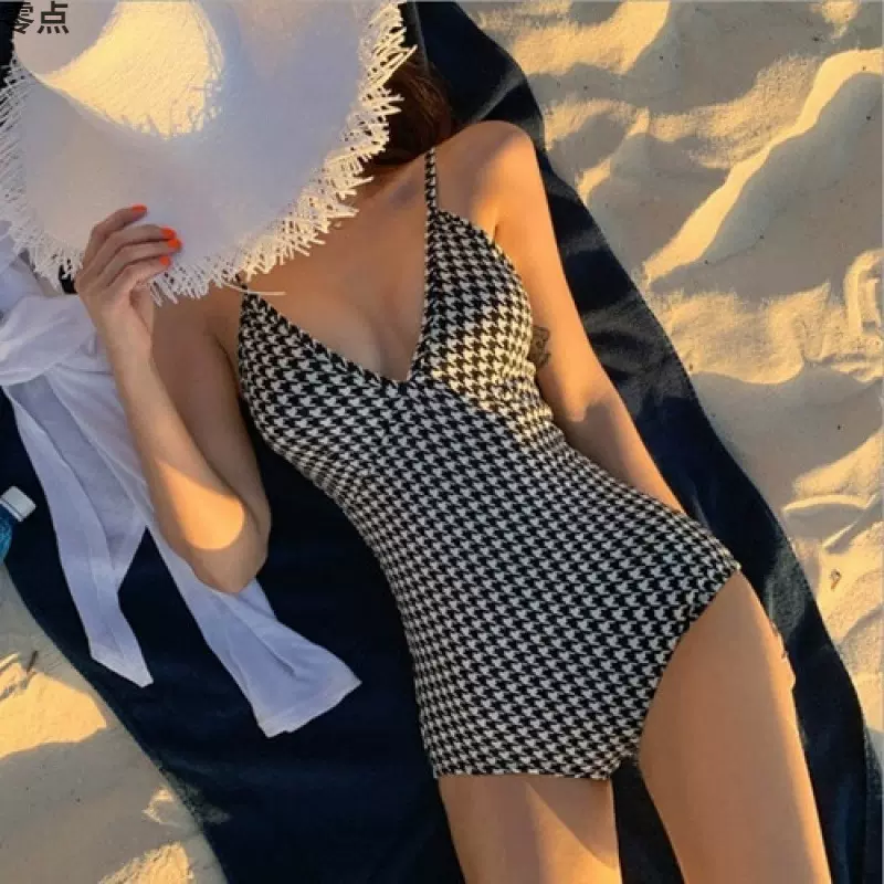 连体三角小清新格子游泳衣性感显瘦遮肚露背温泉度假泳衣女