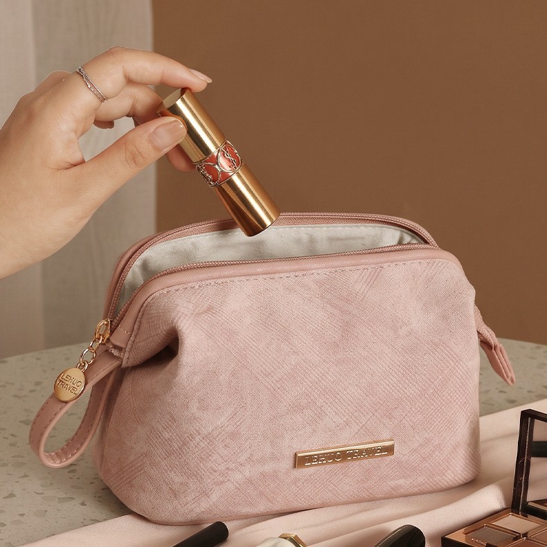 Portable small makeup bag for women, 2026 new model, high-end toiletry bag, small travel cosmetic storage bag