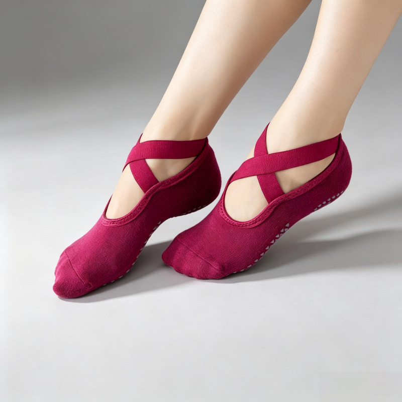 New summer and autumn styles: professional yoga socks for beginners, featuring a crisscross design, sweat-wicking properties, and anti-slip features, suitable for sports, Pilates, and dance New summer and autumn styles: professional yoga socks for beginners, featuring a crisscross design, sweat-wicking properties, and anti-slip features, suitable for sports, Pilates, and dance
