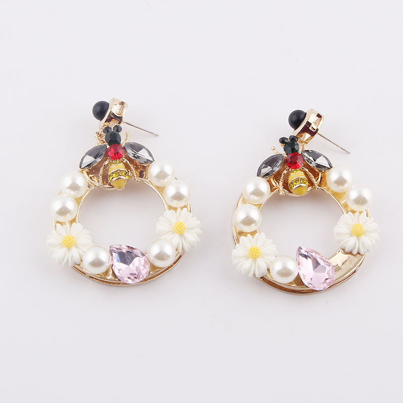 Pendientes De Flor De Metal De Perlas Con Diamantes De Abeja De Moda Al Por Mayor display picture 9