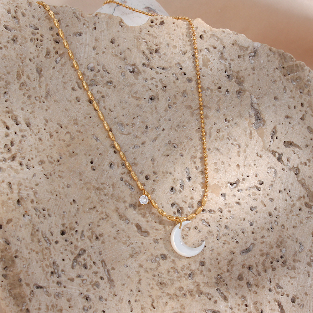 Style Simple Lune Acier Inoxydable Collier Coquillage Incrusté Acier Inoxydable Colliers display picture 3