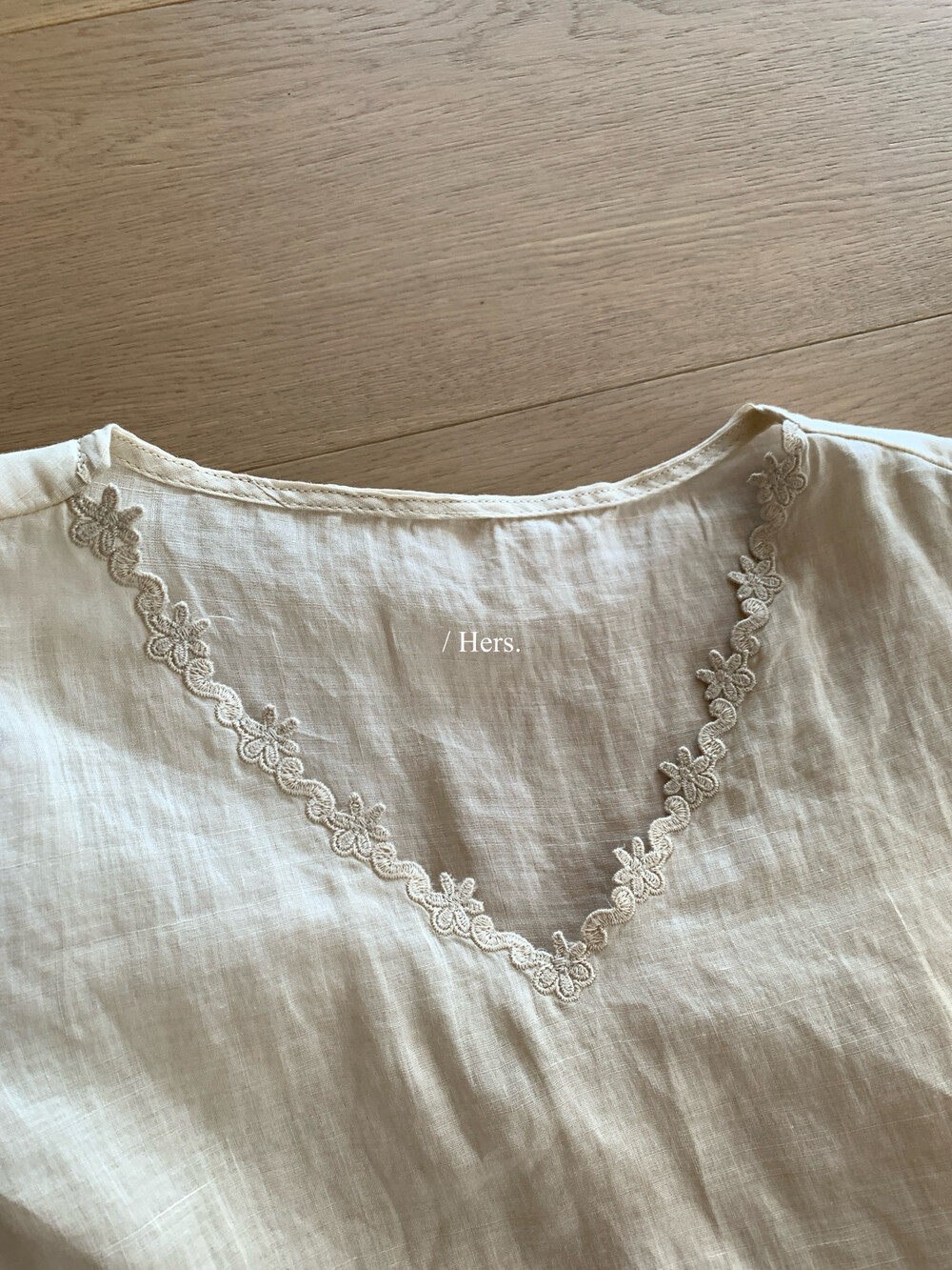 Áo hai dây nữ cổ V phối ren móc họa tiết, chất liệu linen mát mẻ, phong cách Hàn Quốc — màu hồng, màu vàng, màu mơ, màu kaki chi tiết 14