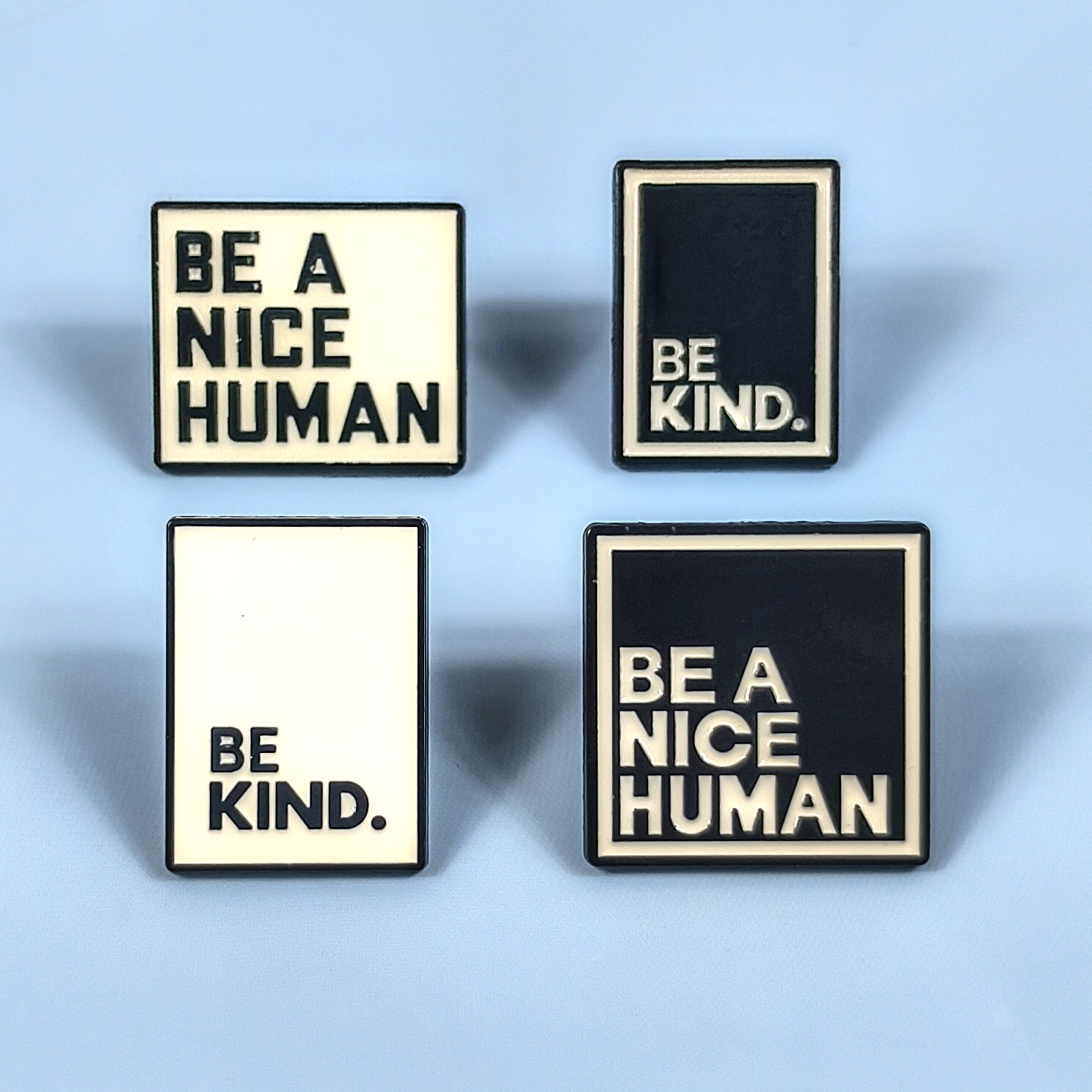 Broche de metal de etiqueta geométrica en blanco y negro Insignia de accesorios de ropa en inglés simple Insignia de decoración de moda transfronteriza Insignia de cuello