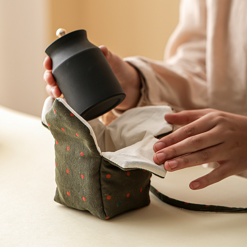 Vintage-Style Storage Bag for Teapot, Gaiwan, Master Cup, Tea Cup, Outdoor Portable Fabric Tea Set Packaging Bag Accessories Vintage-Style Storage Bag for Teapot, Gaiwan, Master Cup, Tea Cup, Outdoor Portable Fabric Tea Set Packaging Bag Accessories