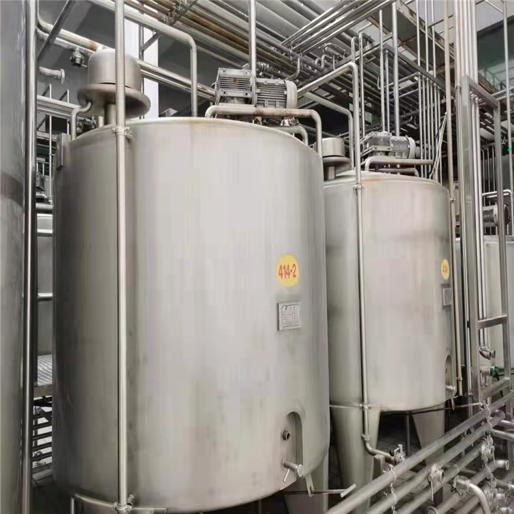 出售二手不锈钢食品储水罐 保温奶罐53台6吨 10台4吨 12台3吨