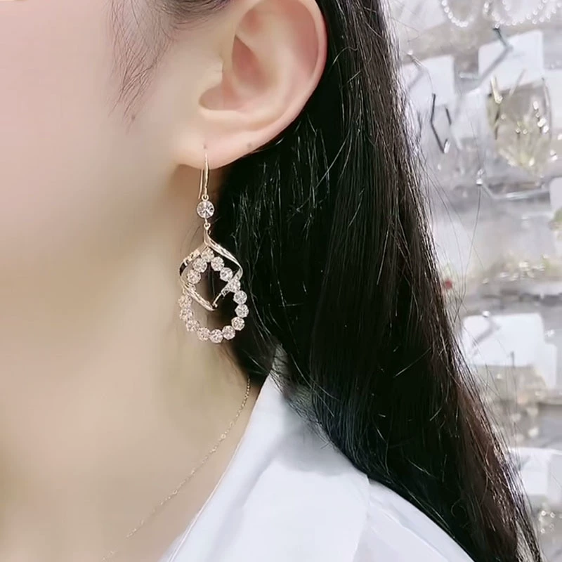 Длинная серебряная игла?