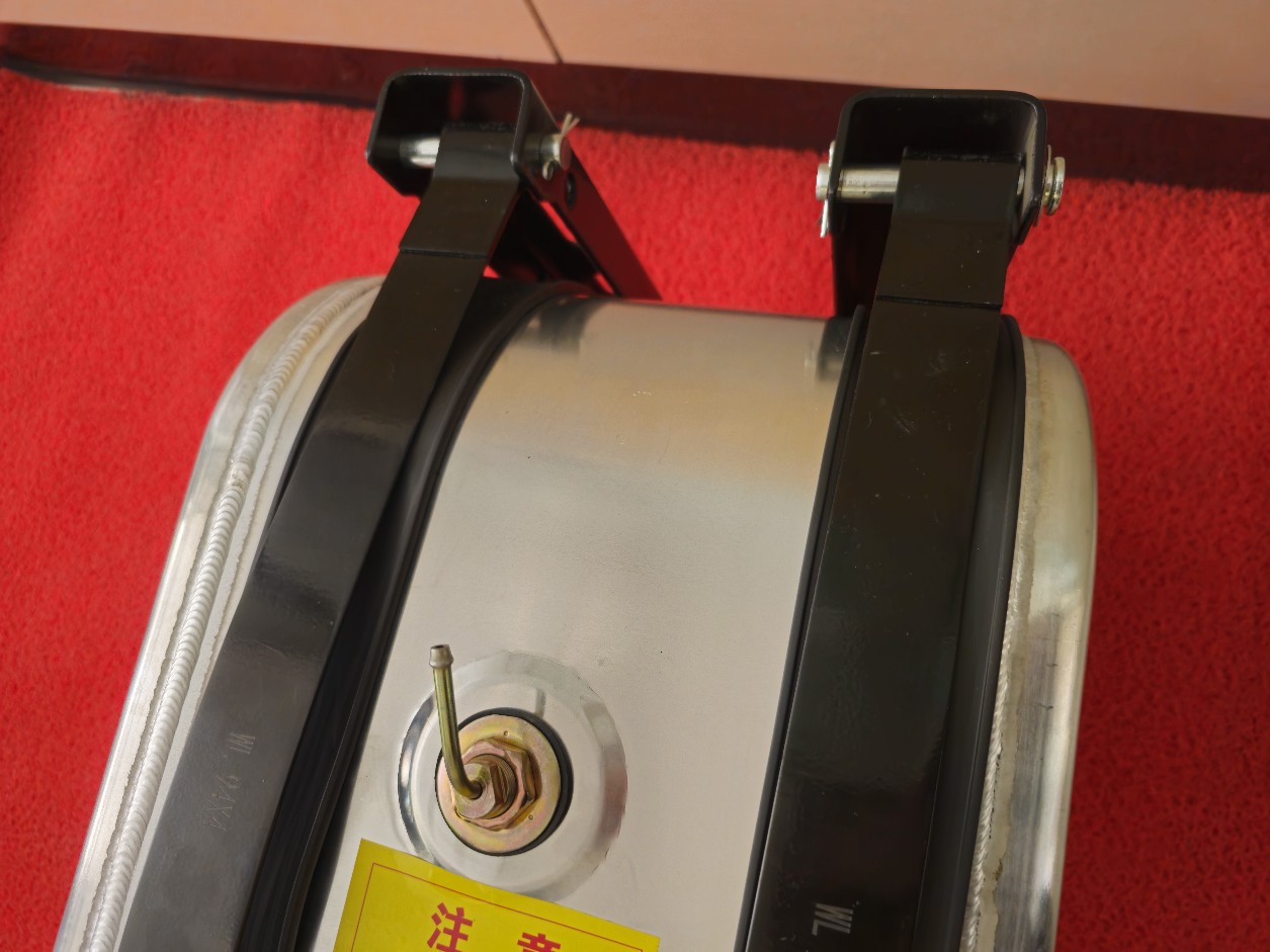 Professional Production and Wholesale Export Fuel Tank Aluminum Alloy Fuel Tank 32 Length 50 Width 42 Height 60L