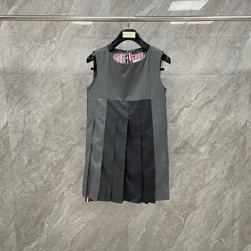 Factory Direct TB Summer New College Style Three-color Color Patchwork Pleated dress Mid-length Sleeveless Vase Dress Trendy