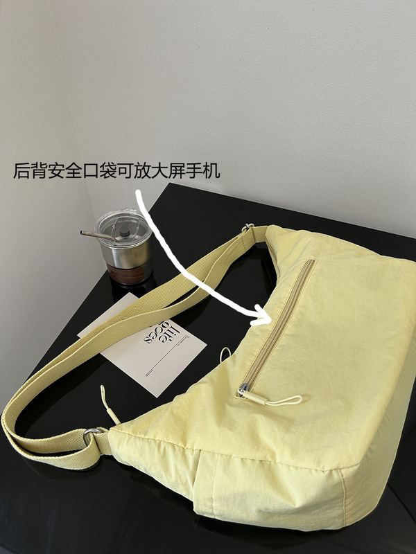 小众新款时尚百搭女士单肩斜挎背包大容量休闲简约多隔层防水健身|undefined