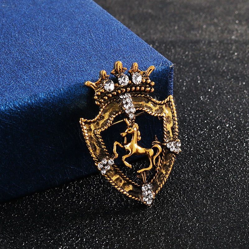 Spilla da bavero retrò, stile coreano, da uomo, per abito, bavero, scudo vintage, spilla con cavallo, distintivo con strass, spilla per abbigliamento, accessori, disponibile_voghion.com