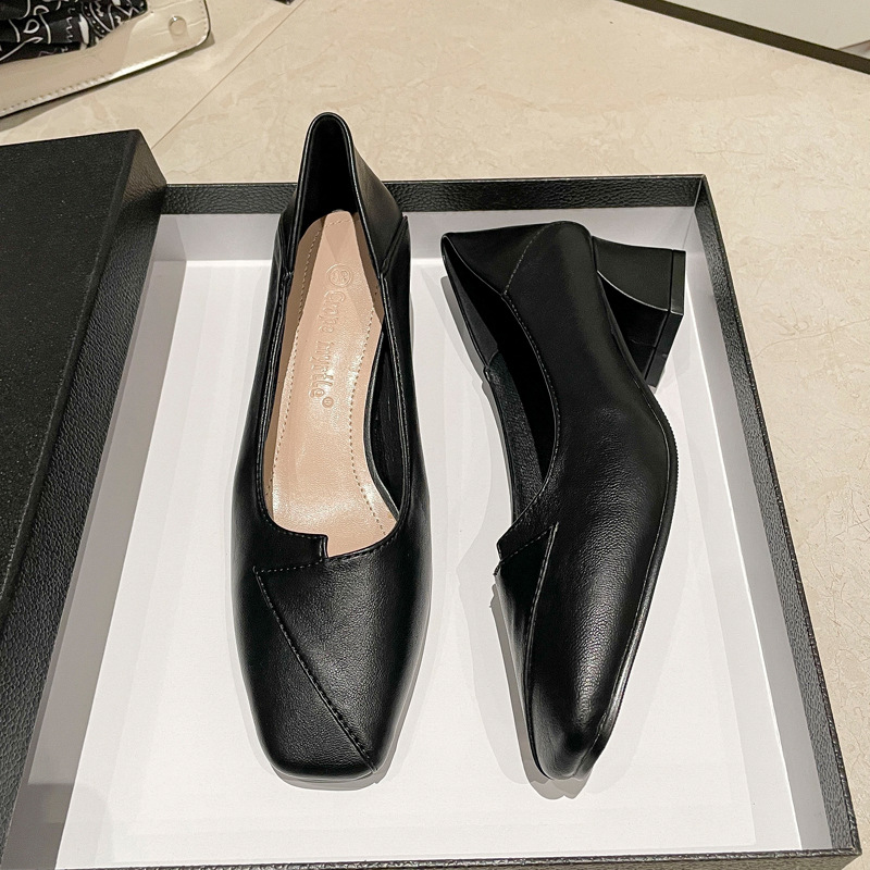 2022 primavera nuevos zapatos de tacón grueso coreano de tacón medio profesional de un pie de viaje zapatos de cuero de cabeza cuadrada zapatos de tacón alto