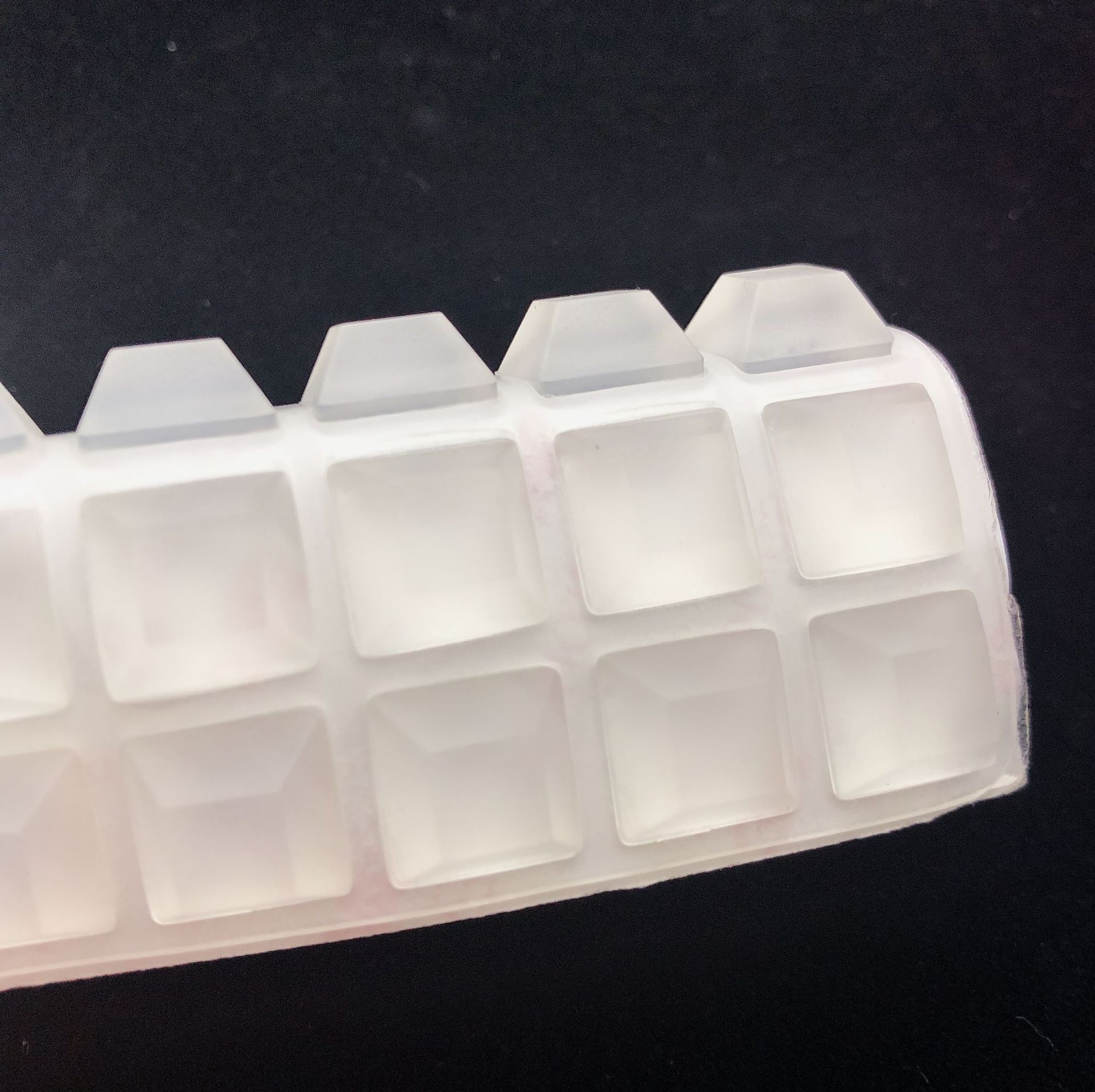 Almohadilla de pie trapezoidal cojín de partículas de goma anticolisión engrosada antideslizante anticolisión transparente anticolisión partícula XT13036 almohadilla de pie de silicona