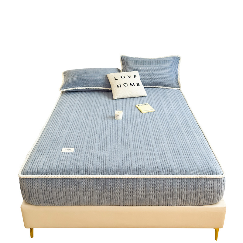 Leche de cama de terciopelo una sola pieza de colchón de terciopelo de coral más cubierta de cama de terciopelo conjunto de tres piezas 2025 nuevo invierno