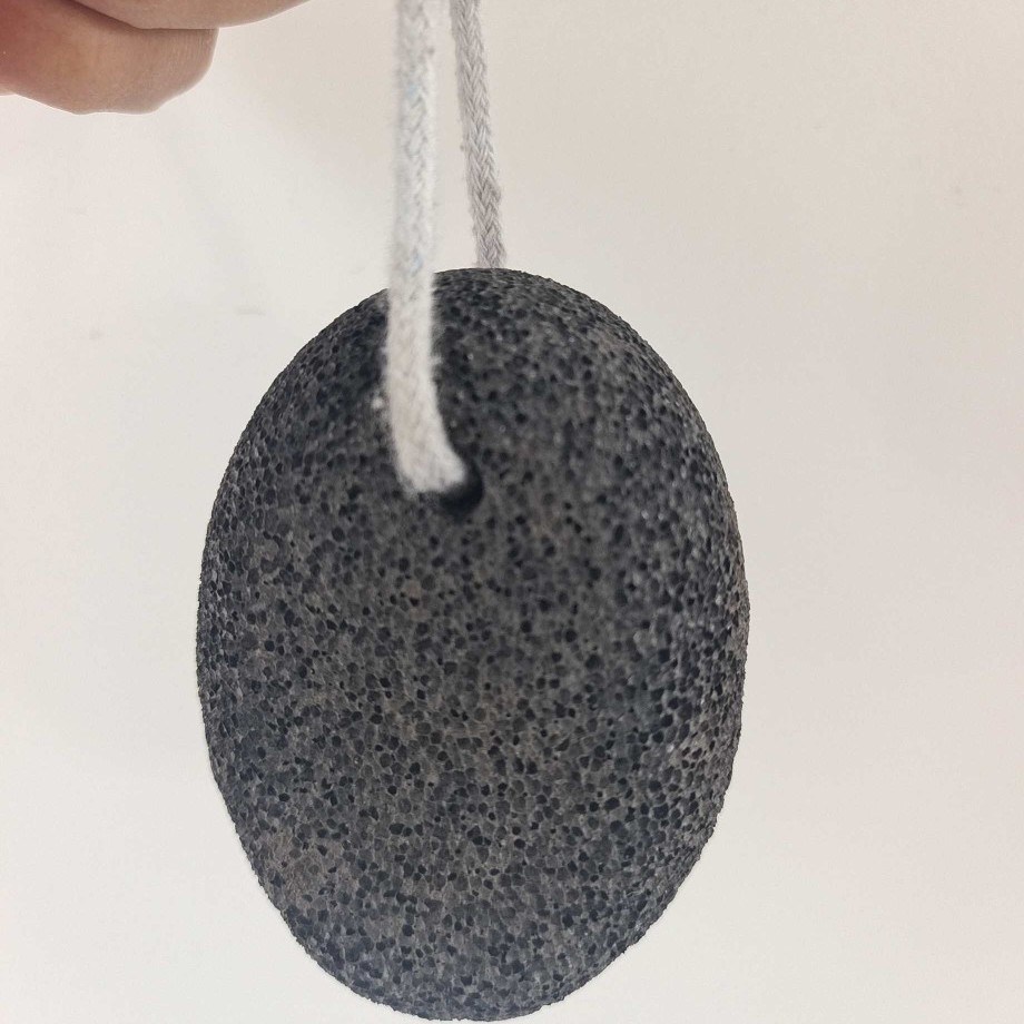 Piedra de molienda de piedra volcánica Piedra de molienda ovalada para eliminar la piel muerta y los callos, el raspador de pies poroso se puede usar con una película plástica de cuerda