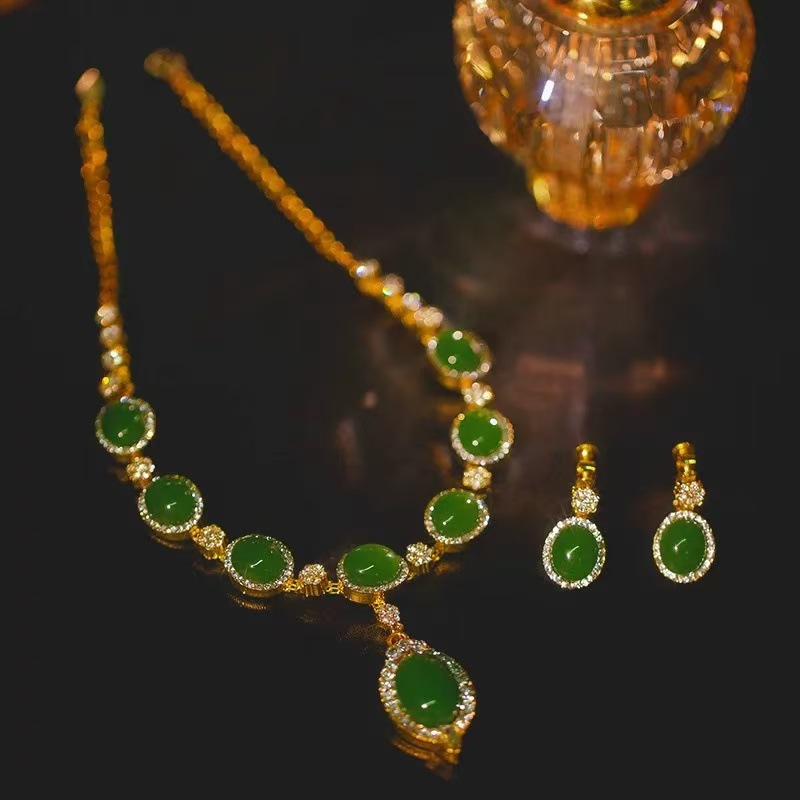 New Emerald Necklace and Earring Set Bridal Accessories Xiuhe Suit Rhinestone Clavicle Retro Wedding Accessories Set