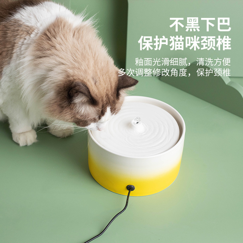 Máquina de beber automática para gatos con calentamiento de temperatura constante Máquina de beber cerámica para mascotas con alimentación automática para perros