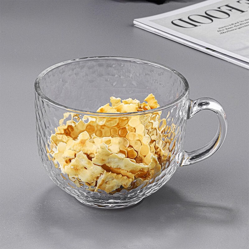高い顔の値の日本式のハンマーの紋様のグラスのシンプルなコーヒーの杯の大容量の軽い豪華な牛乳の杯はガラスのお茶の杯を持ちます。|undefined