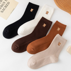 襪子女春秋季雙針刺繡小熊可愛女中筒襪日系學院風長襪棉襪批發