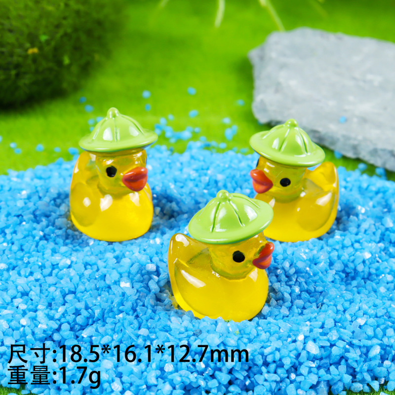 卡通树脂DIY夜光街头鸭子公仔 创意钥匙扣挂件造景迷你配件批发|undefined