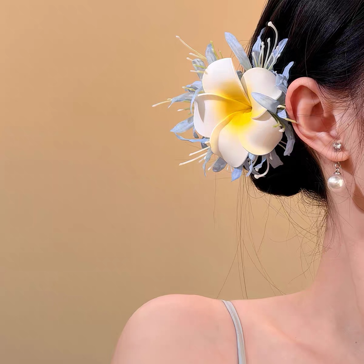 22# plumeria light blue flower cluster side clip